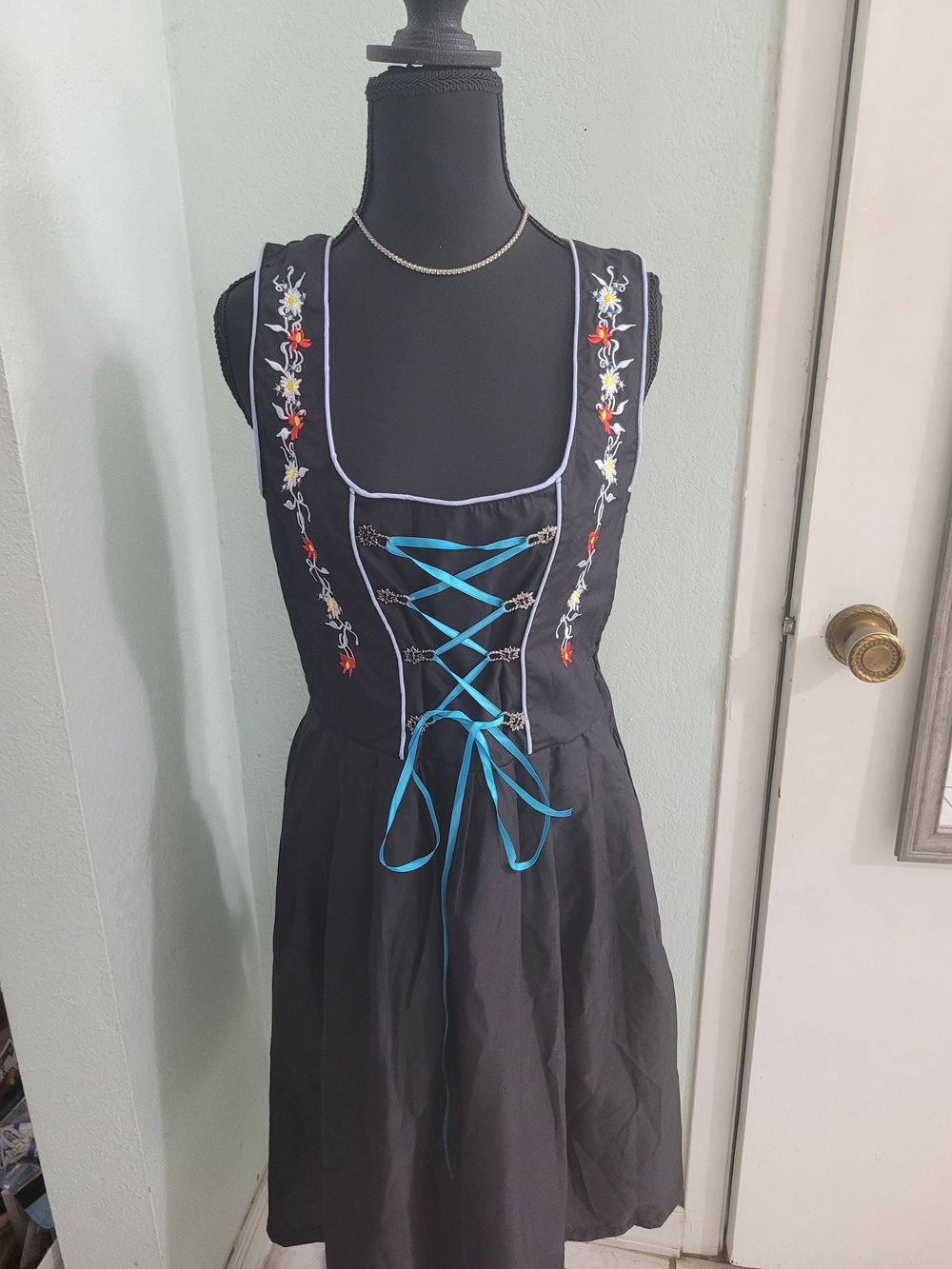 Dirndl World Black Floral Embroidered Bavarian Dress Oktoberfest US 8